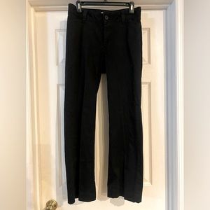 Women’s Riders By Lee Curvier Black Pants. Size 10P.